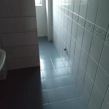Tanie Pokoj Nr 9 , 1 Osobowy Z Lazienka Na Korytarzu Gdaňsk