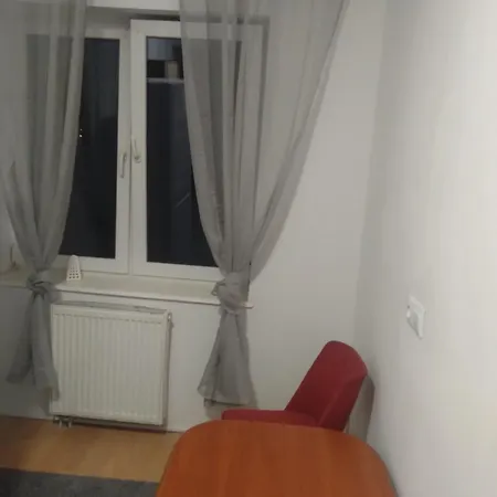Tanie Pokoj Nr 9 , 1 Osobowy Z Lazienka Na Korytarzu *