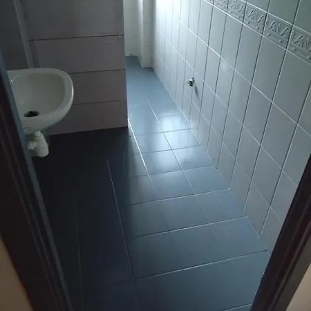 Tanie Pokoj Nr 9 , 1 Osobowy Z Lazienka Na Korytarzu Lägenhet Gdańsk