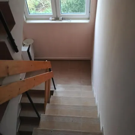 Tanie Pokoj Nr 9 , 1 Osobowy Z Lazienka Na Korytarzu *